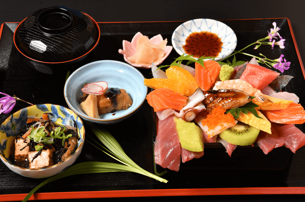 ⑨“とろける旨み”の秘密はW仕込み！ 新鮮＆熟成の絶妙コンビ